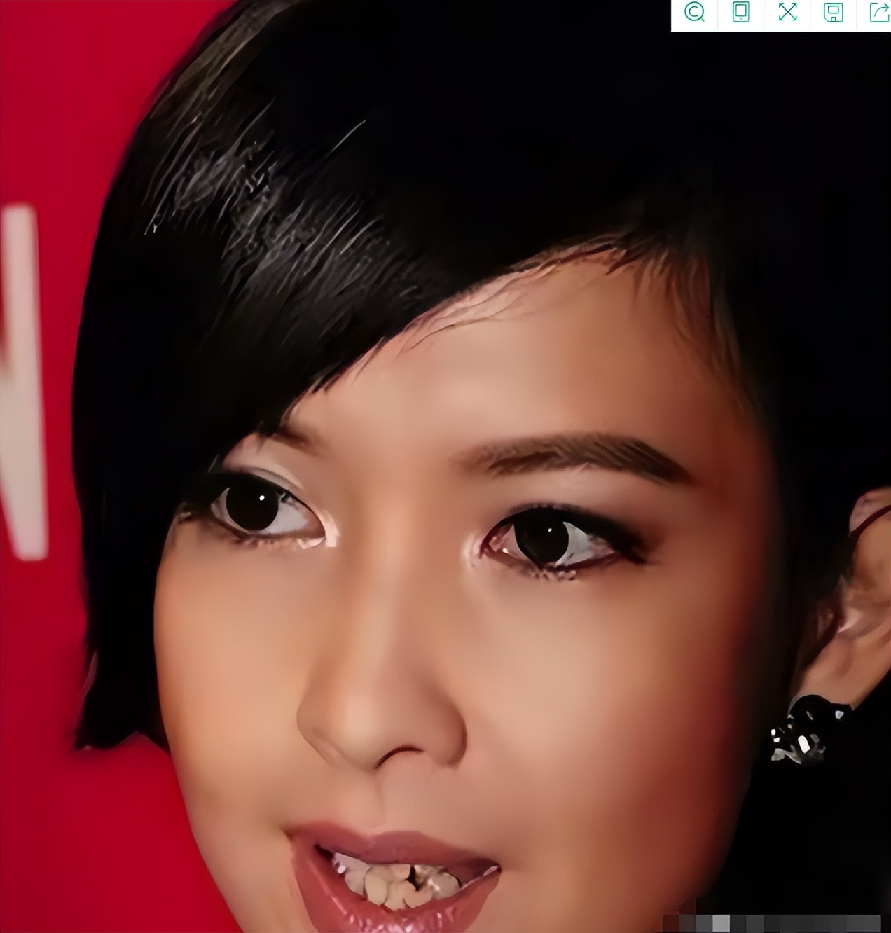 娱乐圈女星龅牙露一颗牙,娱乐圈的假牙女星