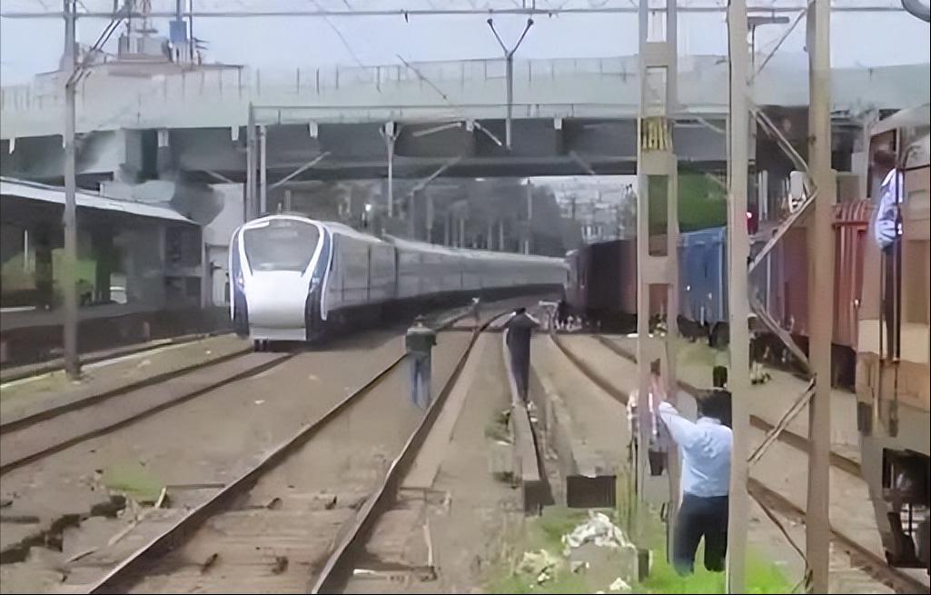 君子莫愁：2023读书只是为了赚钱后，美国俄亥俄爆了！