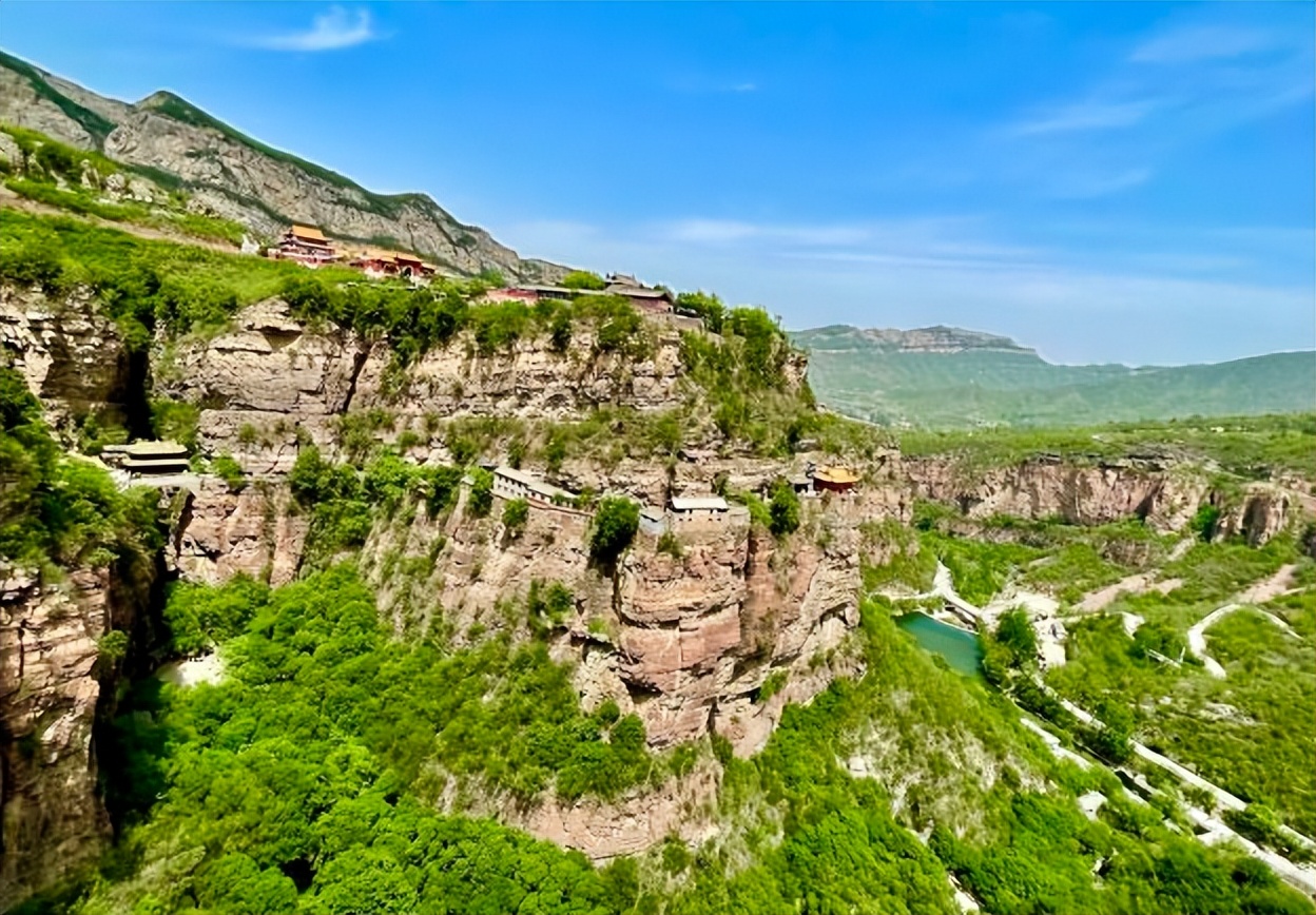 五岳奇秀揽一山全文,五一爬泰山一览众山小