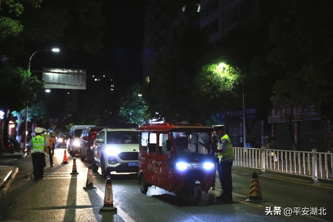 湖北公安【百日行动】|恩施：第二次夏夜治安巡查宣防集中统一行动，当晚抓获65人