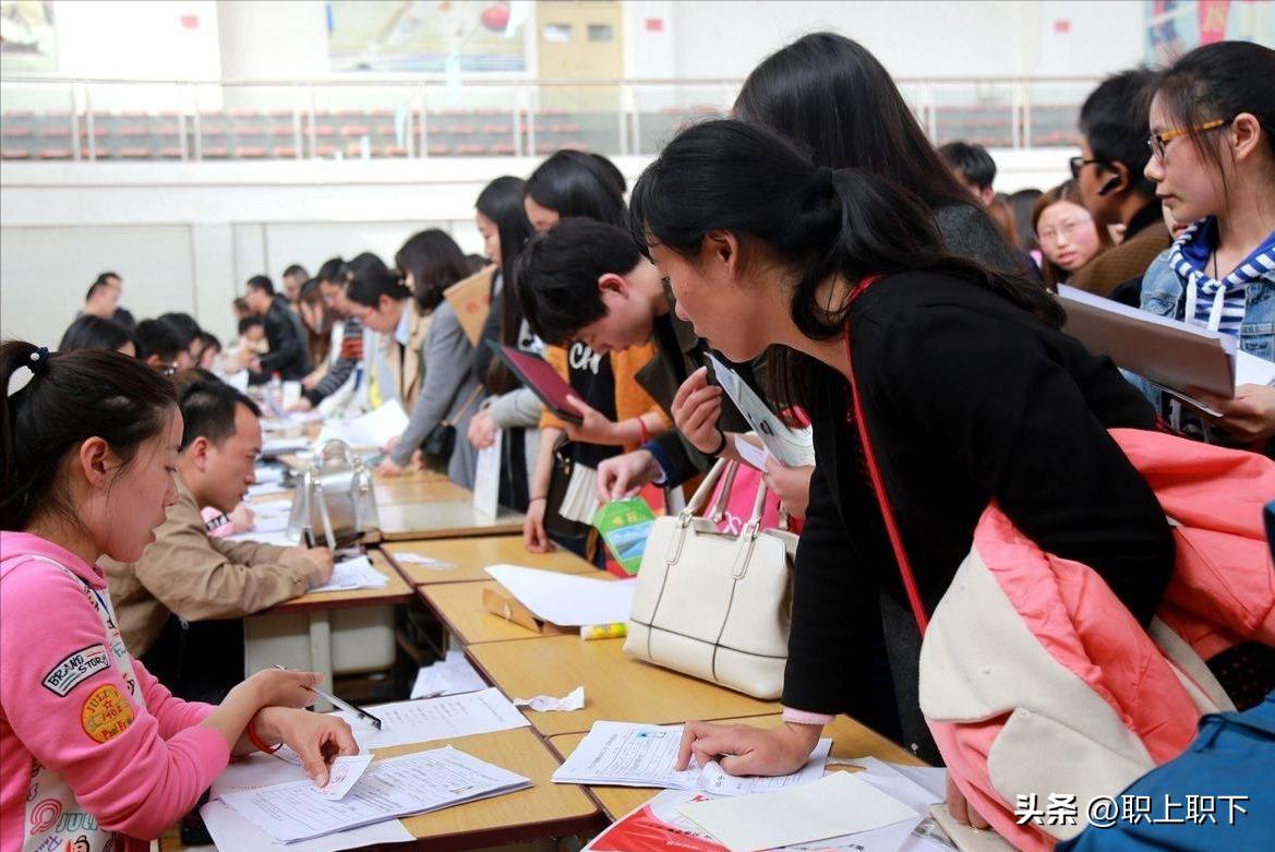 女普工工资7000以上的工厂招工,月入6万女建筑工