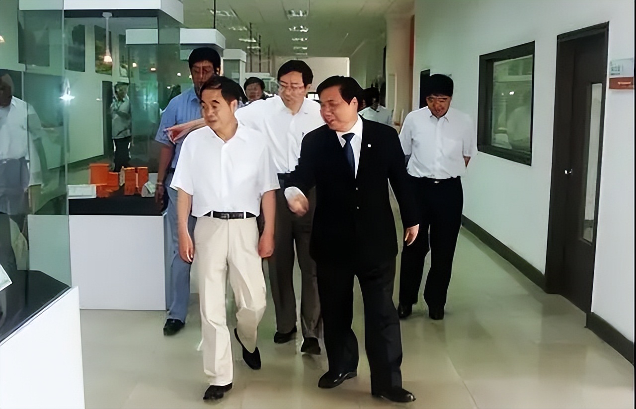 电池大王钟馨稼为美国捐款,电池大王捐赠美国