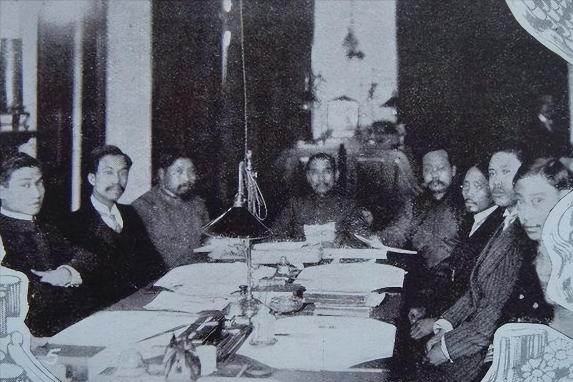 民国一共维持30几年,民国历史存在了三十年