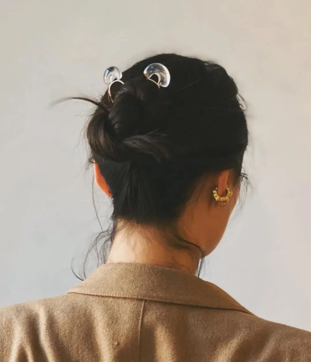 王冠要怎么戴才不会压塌头发,王冠头饰戴法