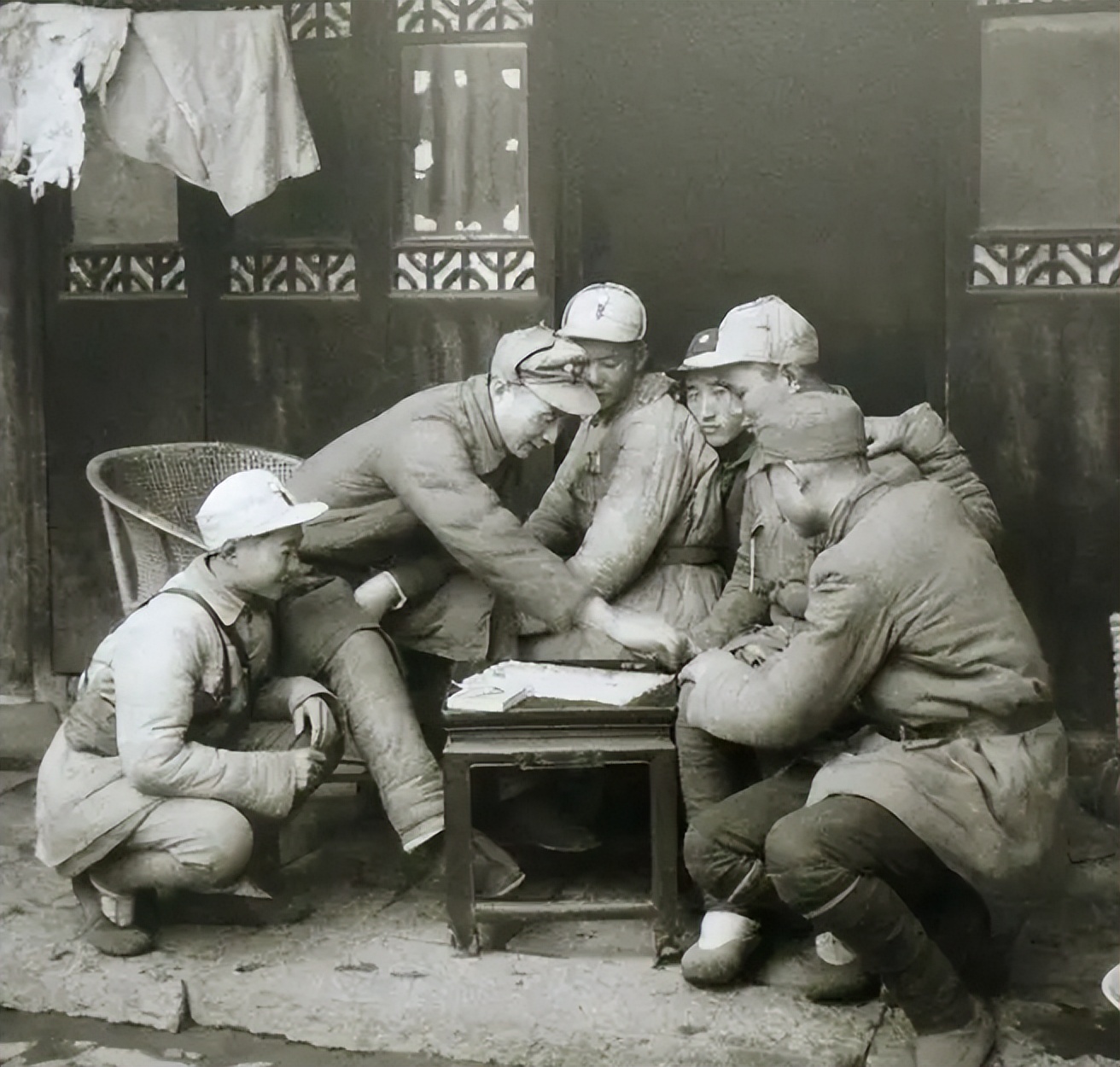 皖南事变后新四军的七个师长是谁,皖南事变新四军突围出来多少人