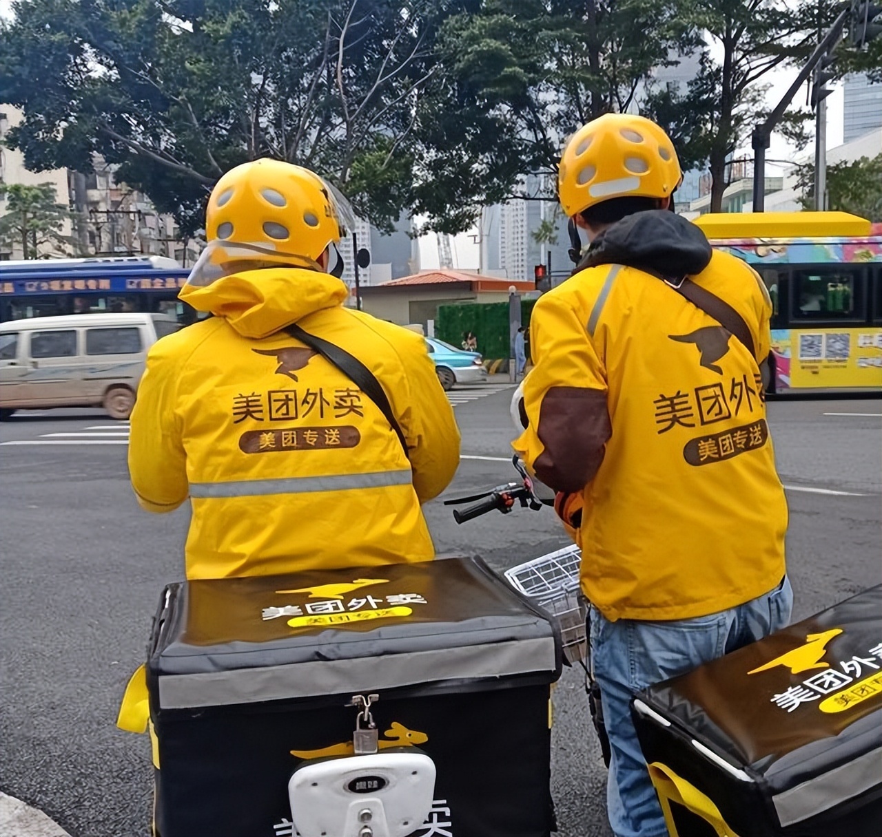 外卖骑手要求加费,外卖骑手送餐时怎么收费