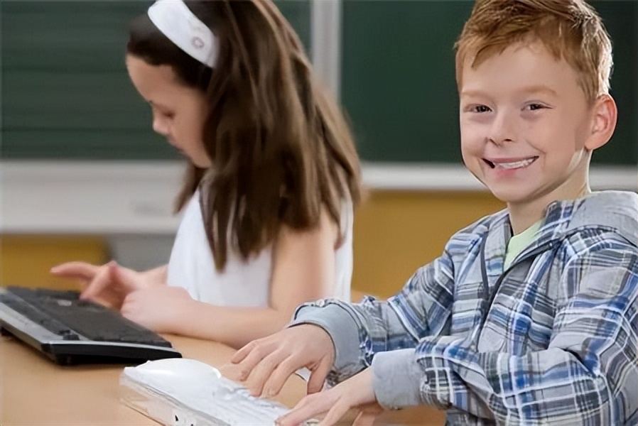 初中孩子放学后家长应如何沟通,初中孩子内向家长怎么跟老师沟通