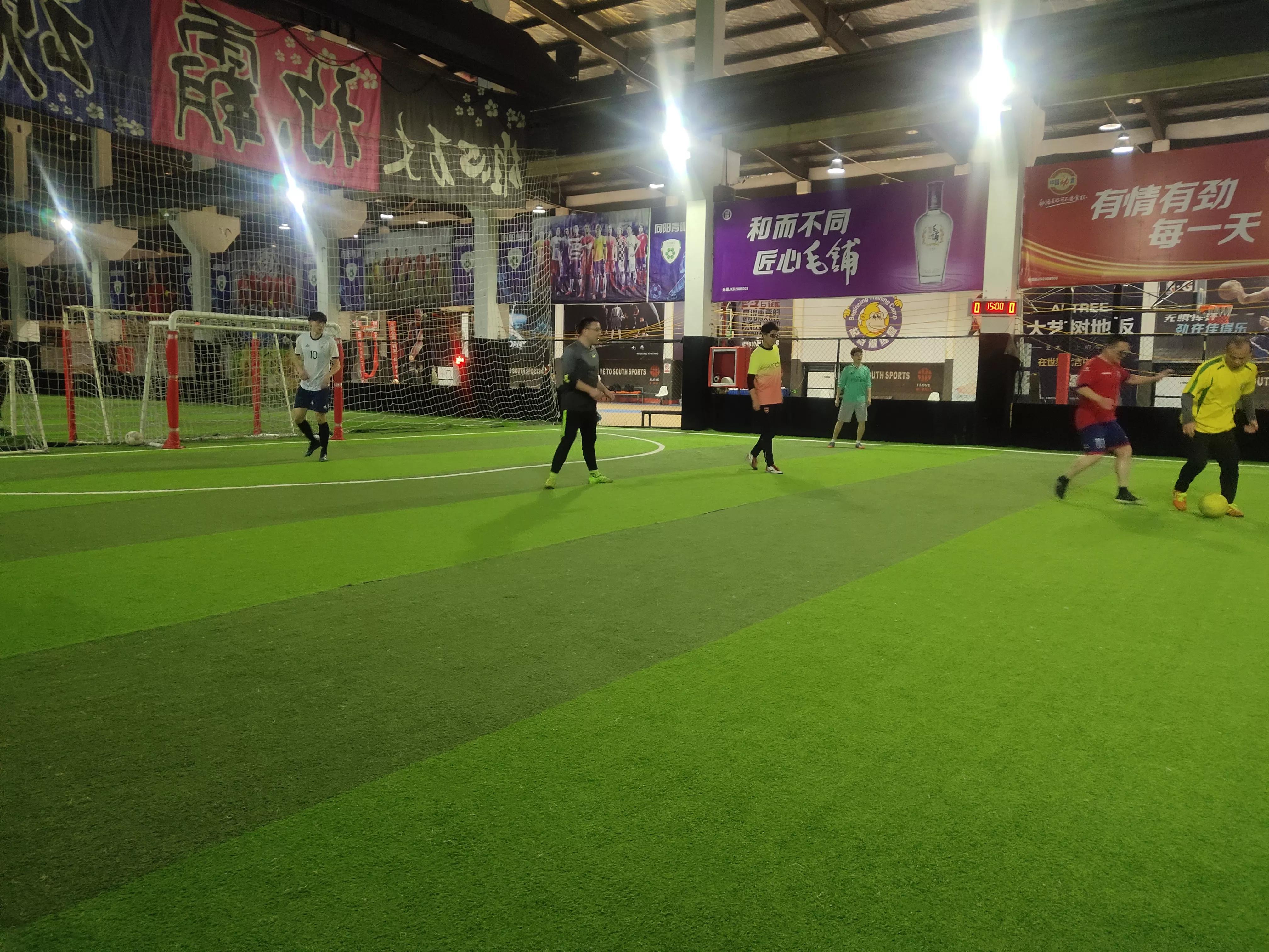 业余足球边锋怎么踢,怎样才能踢上职业足球