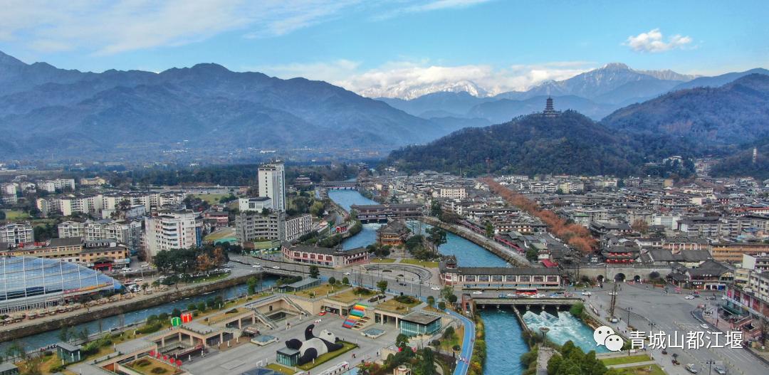 晴空雪山,雨过天晴的都江堰又见雪山