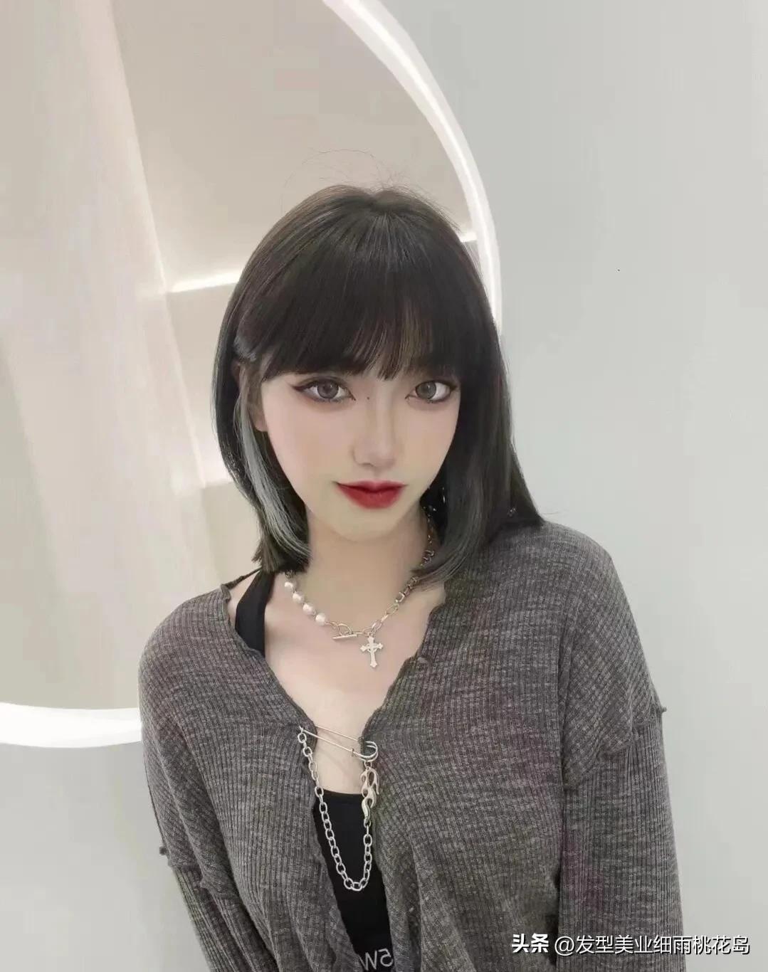 2023中长发型女最新减龄,女发型2023流行发型