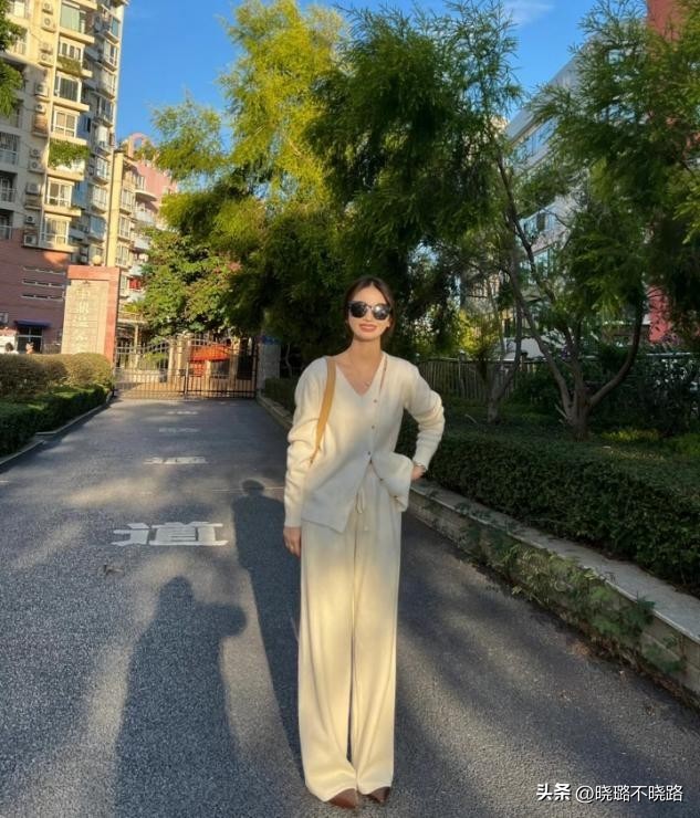 今年最洋气的阔腿杏色裤春秋新款,女款杏白加绒裤