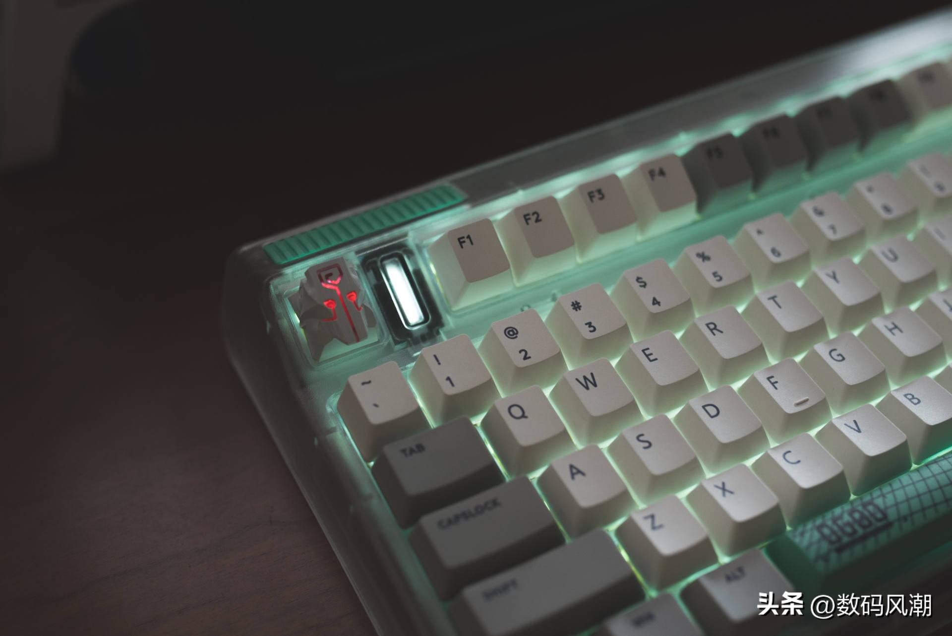 晒出心目中的桌搭工作台，十件新老数码单品，总有一件你会想入手