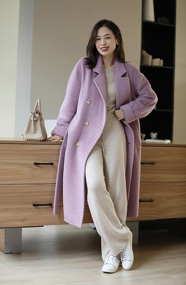 秋冬素色大衣太单调这样穿更高级,黑色大衣冬季怎么穿出时髦感