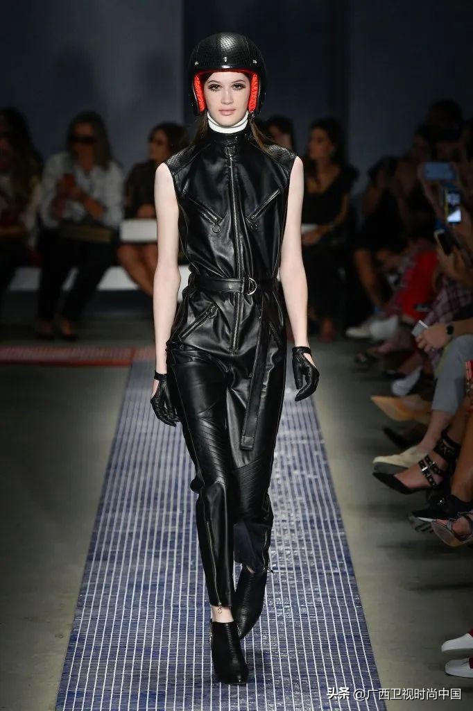 2019春款机车皮衣搭配图,小个子秋冬机车皮衣穿搭