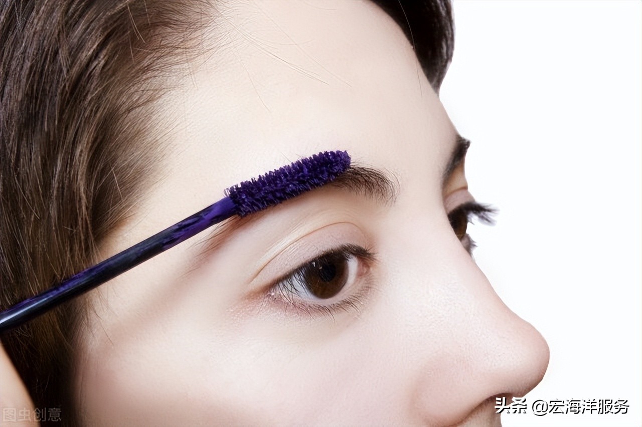 如何化妆不卡粉不脱妆,如何化妆自然而且漂亮