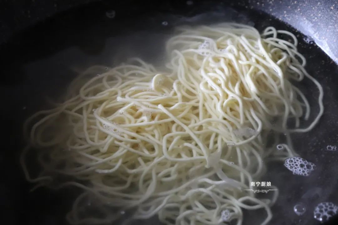 炸酱面的炸酱如何做出来更香,炸酱面的炸酱怎么做大厨教你几步