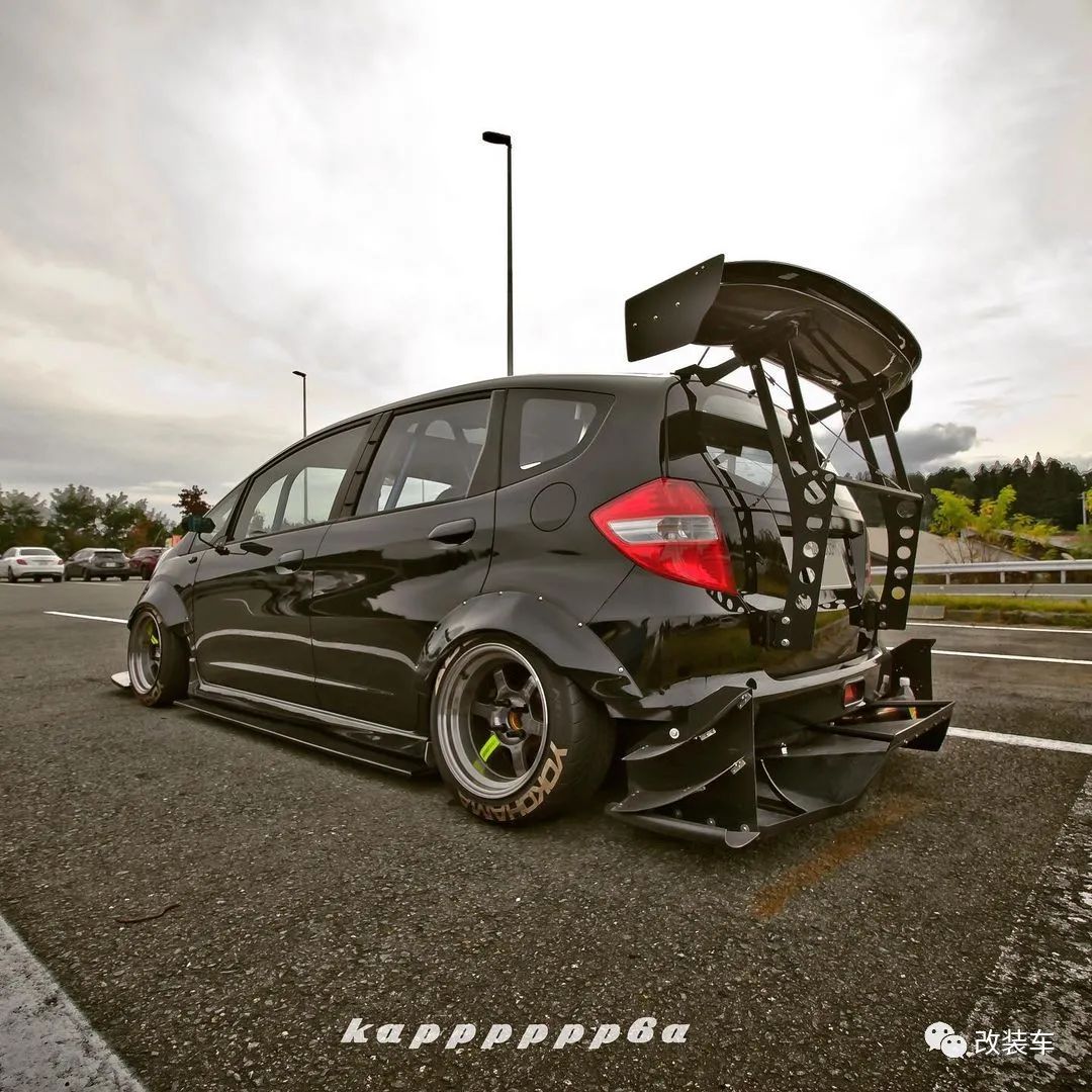 战斗范儿拉满的黑武士本田飞度GE和思域EG,兼顾素雅和张狂