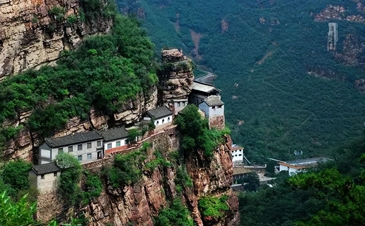 五岳奇秀揽一山全文,五一爬泰山一览众山小