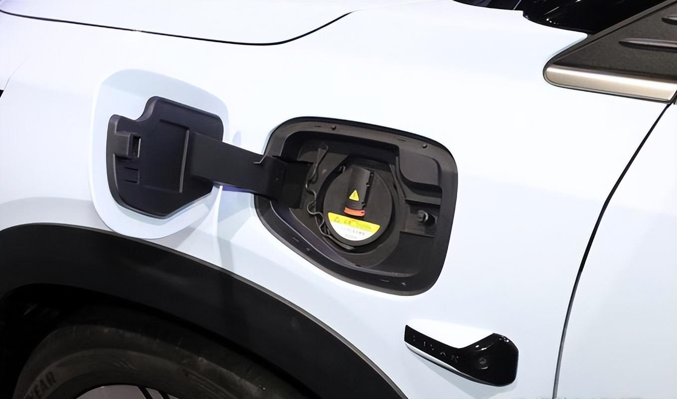 吉利宋plus上市,吉利宋plus混动