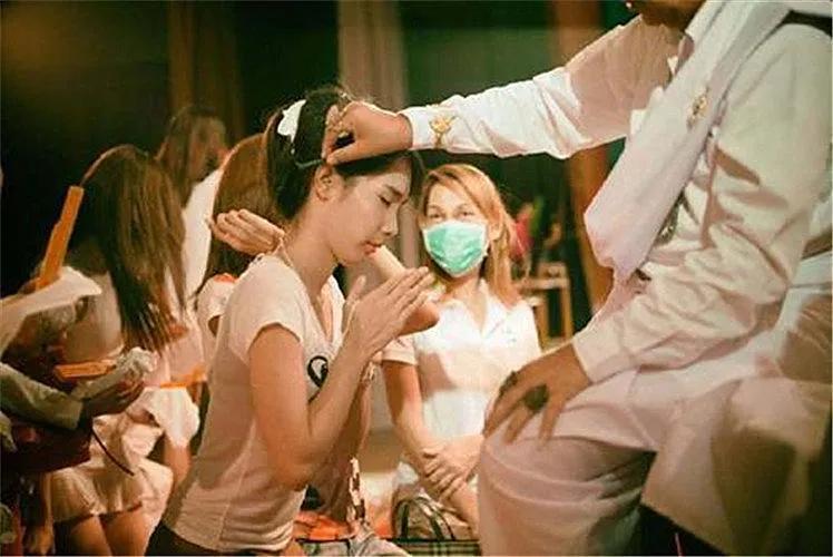 悲惨的特色旅游产业，泰国人妖是如何形成的呢？