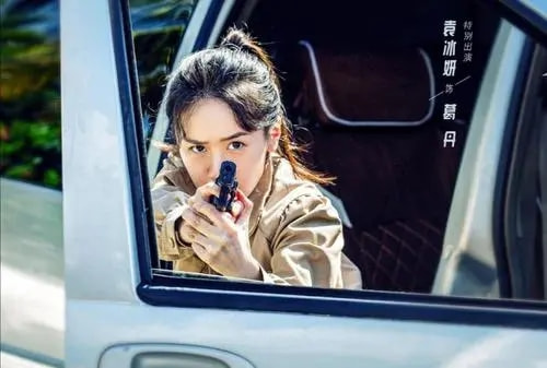 她被誉为神颜小花被李冰冰力捧,她曾被誉为娱乐圈校花