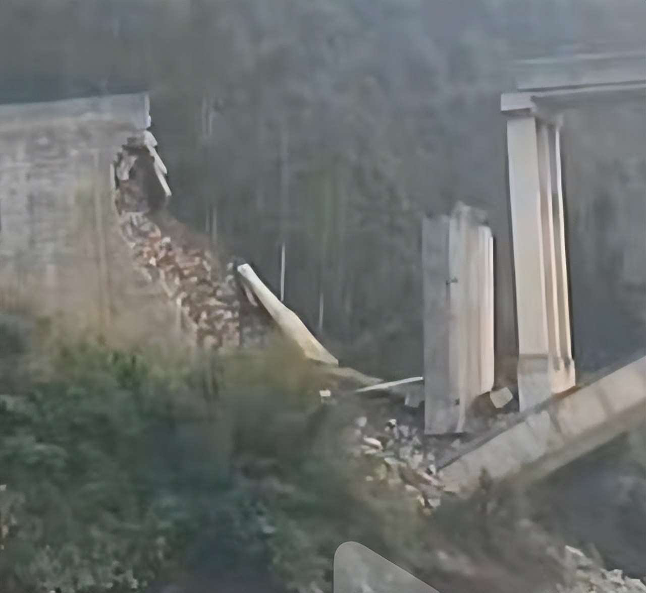 广西今年坍塌的大桥在什么地方,广西大桥坍塌最新消息