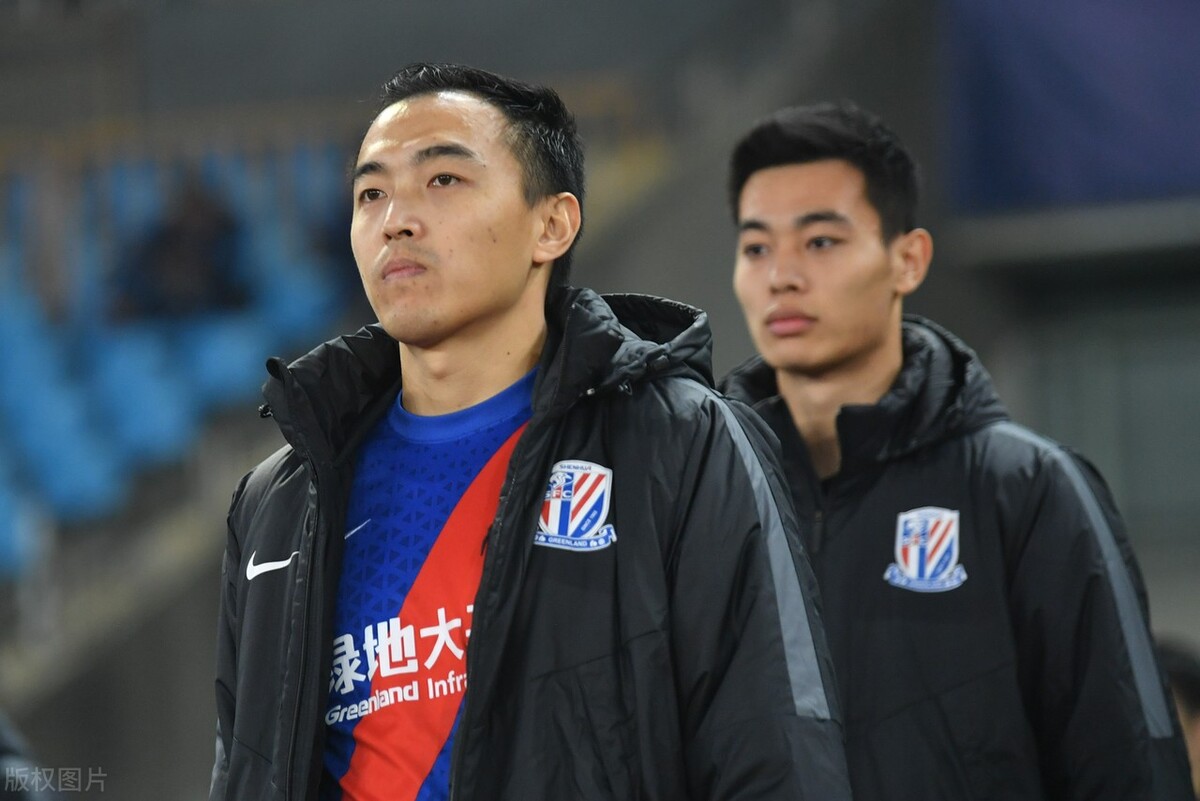 演员李佳航近况,李佳航为国足发声照片