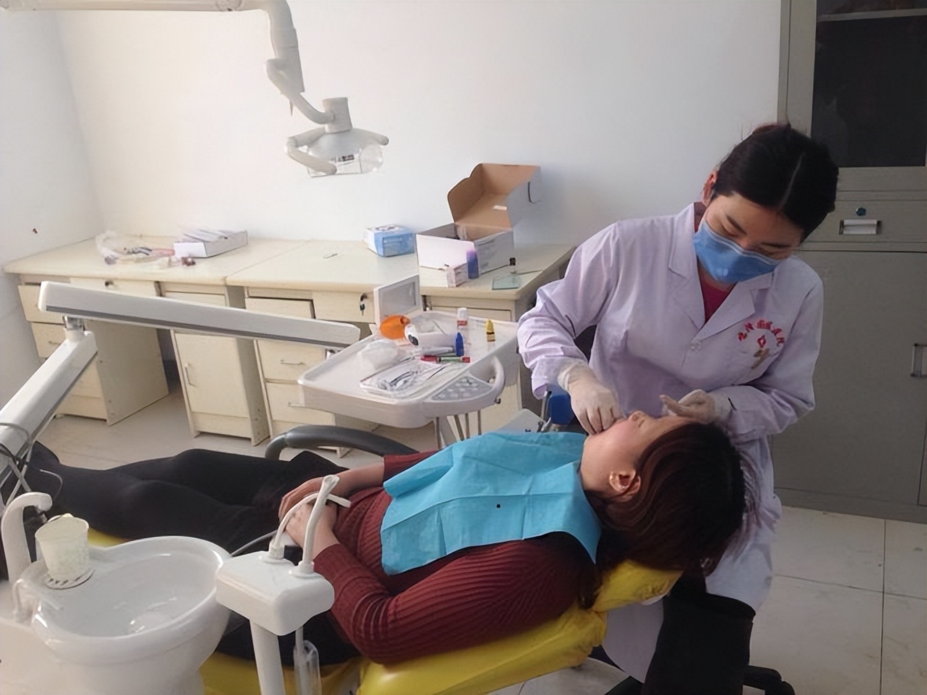 口腔溃疡含维c特别疼,口腔溃疡可以同时吃维b2和维c吗