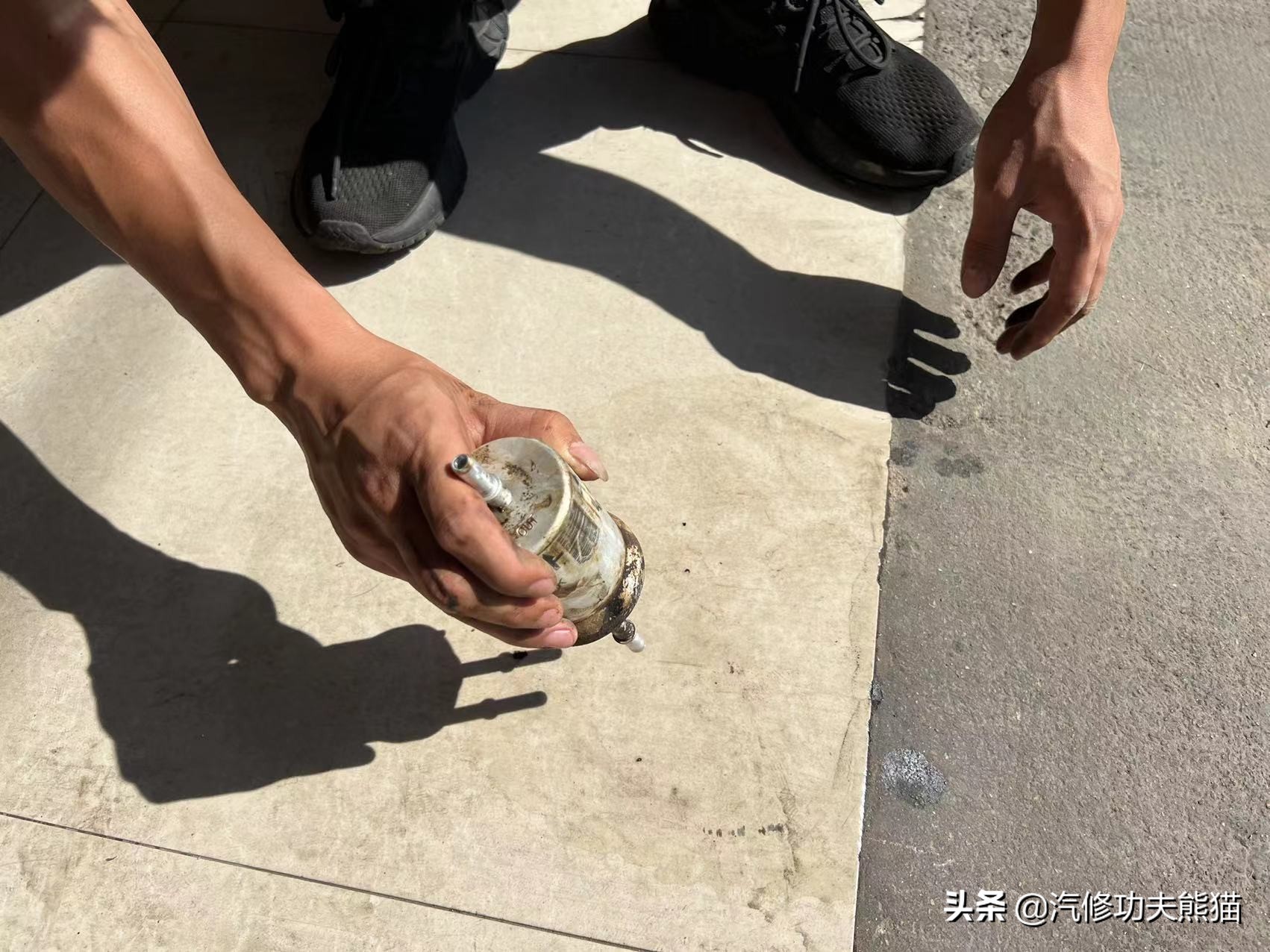 严谨的德国工人钣金修复,严谨的德国师傅修复事故车