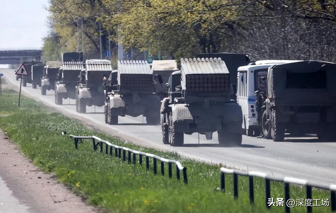 俄军最需要哪些人？俄军开启十大苏联*火军**库：大炮坦克全装上火车