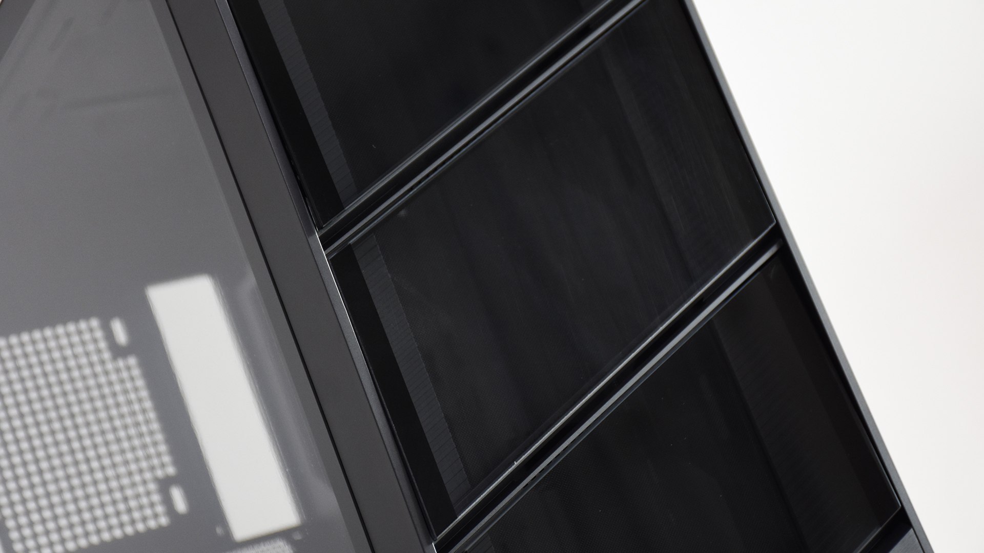 鑫谷御风冰川白机箱,鑫谷昆仑御风机箱安装展示