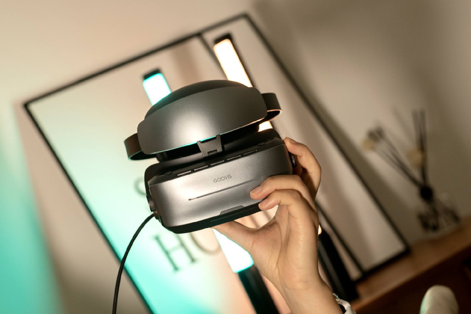 头戴影院800寸巨幕,裸眼飞行影院是不是智商税