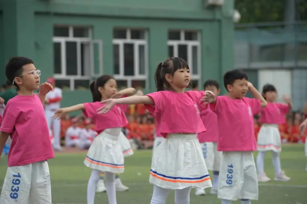 两千学生霸气登场的中杉金杉树体育节！泰酷辣！