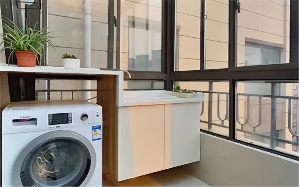 阳台下水管转接头漏水如何补救,阳台洗衣机下水管漏水