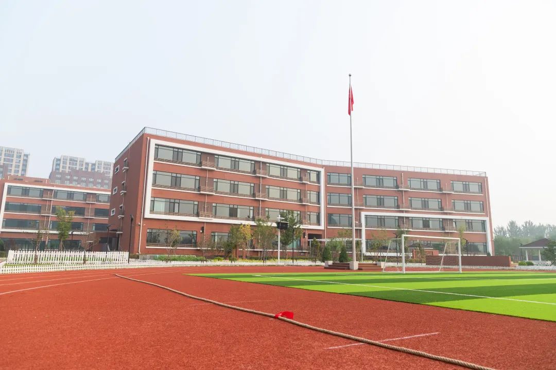 喜迎二十大奋进新征程大学,首都师范大学育新学校房山分校