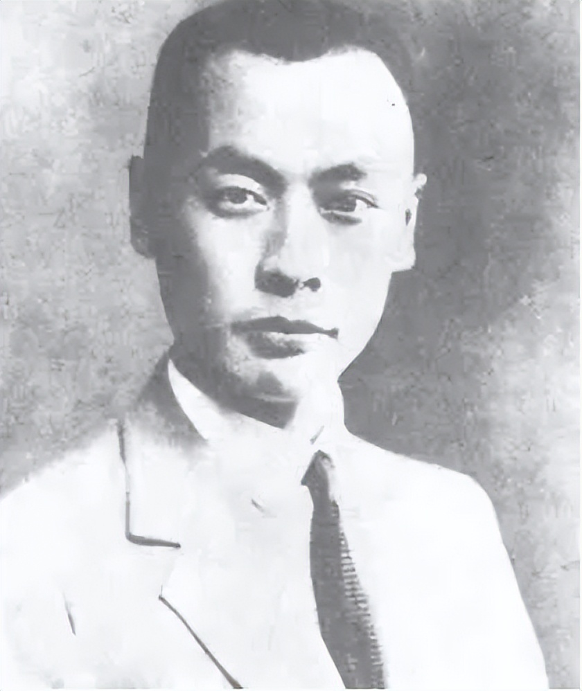 1955年，蒋介石指着十大元帅名单，对宋美龄苦笑：这个人太厉害了