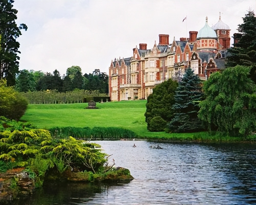 因为梅根·马克尔，比阿特丽斯公主的丈夫被允许打破圣诞节传统