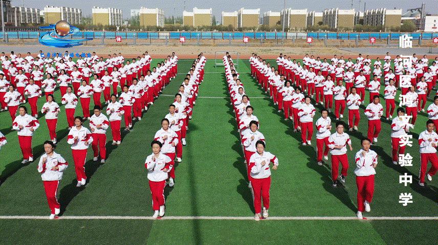 航拍实验中学运动会,万人奔跑看升旗场面壮观震撼