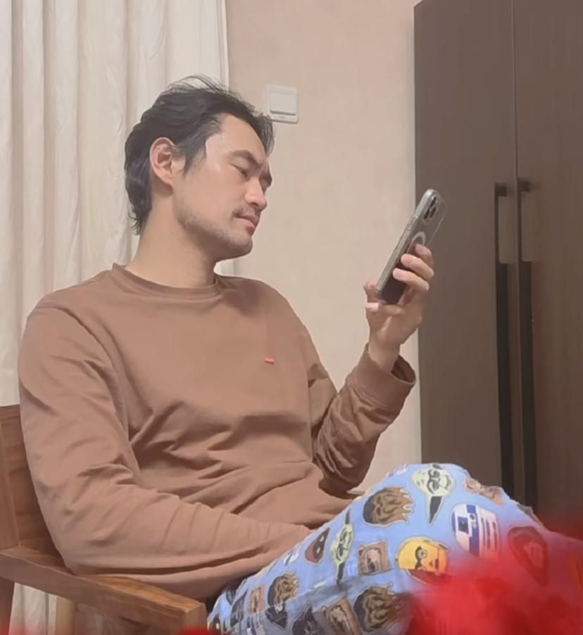 张歆艺袁弘揉肩,袁弘张歆艺晒腹肌照