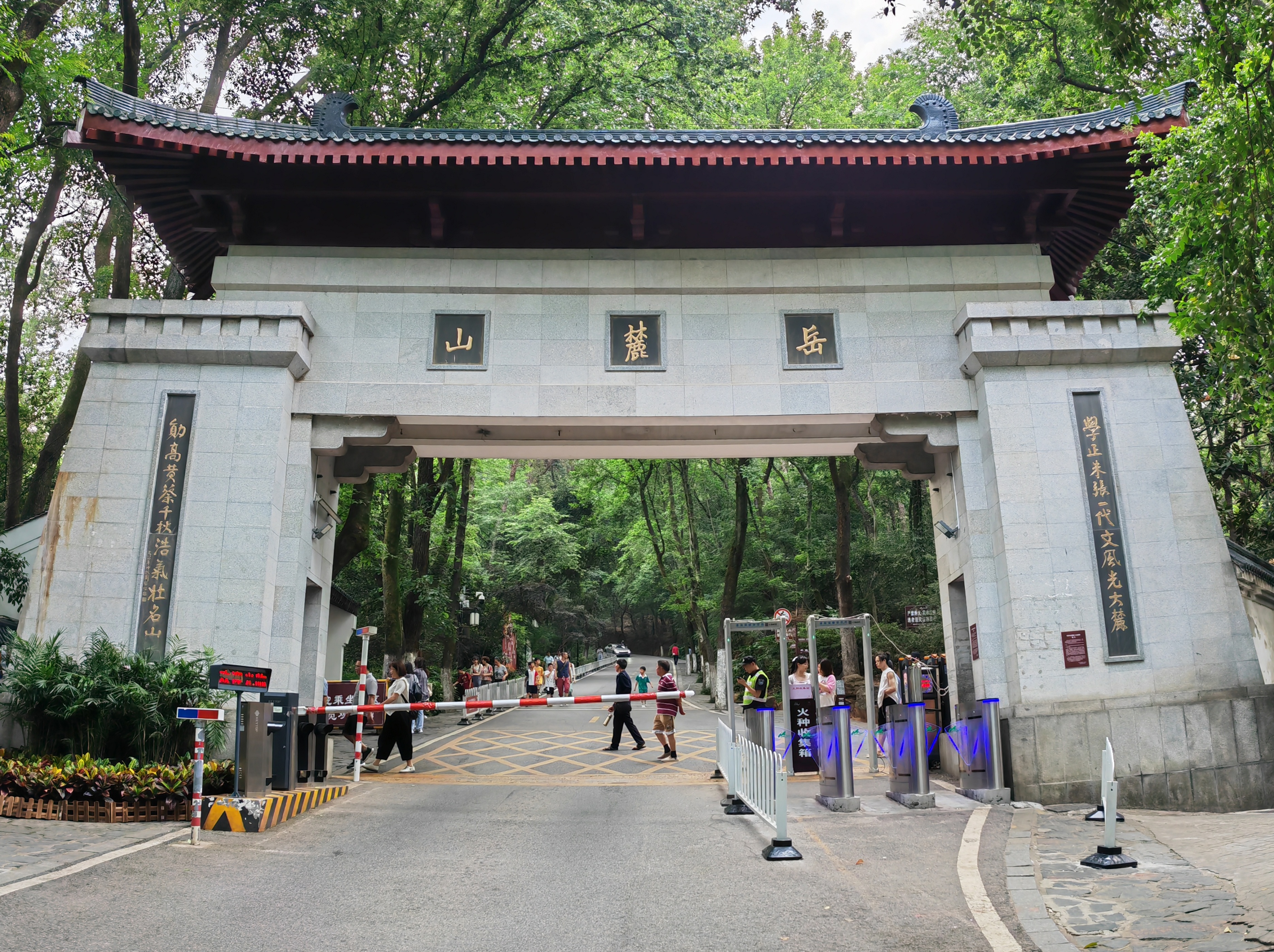 张家界凤凰古城六日游视频,重庆张家界凤凰古城六日游