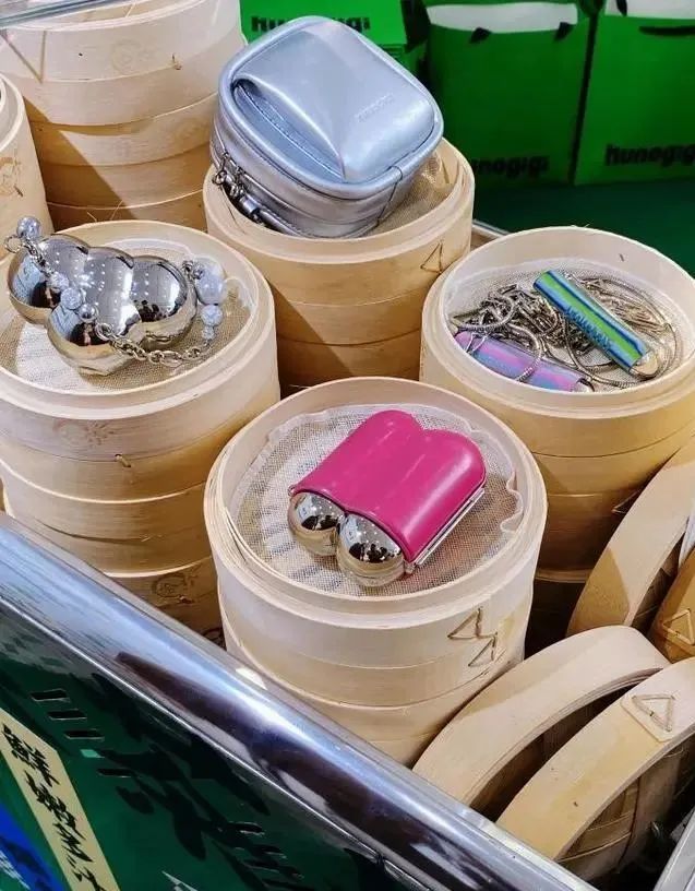 这个什么都装不了的包，凭什么卖到破亿？