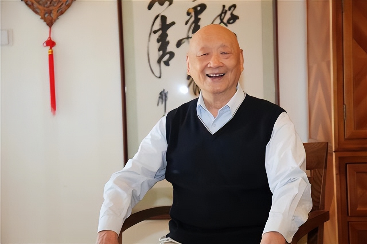 他是邓公的胞弟，曾主政湖北政绩优秀，享正部级待遇，享年106岁