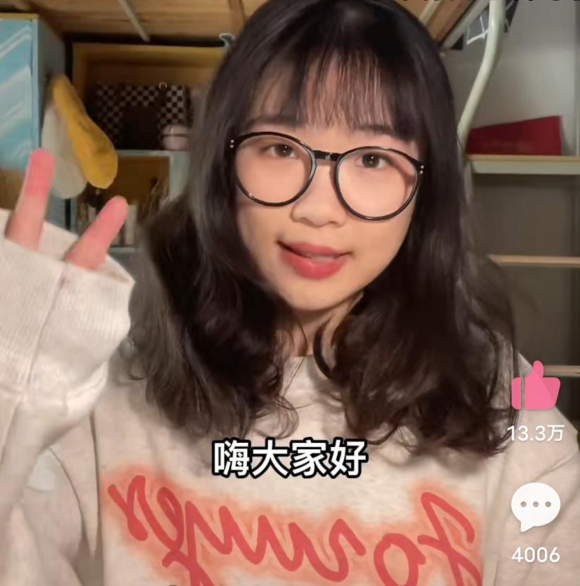 女大学生在图书馆发现“奇葩小说”，内容很劲爆，却能学到东西