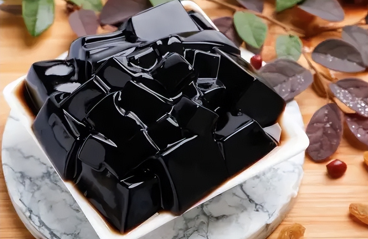 做凉粉的植物神仙草,绿凉粉纯天然新鲜凉粉草熬制