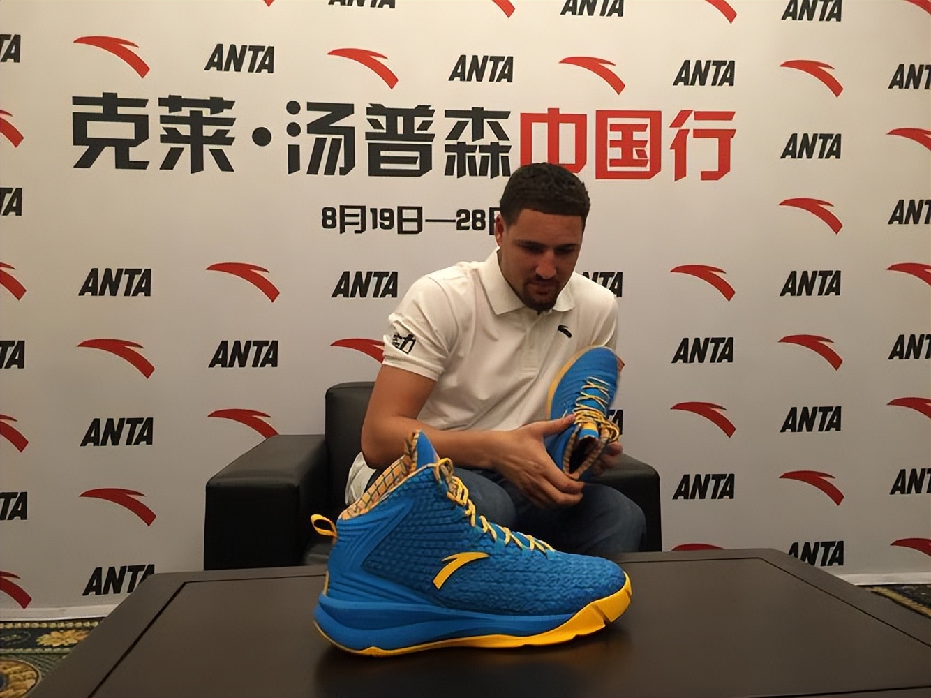 安踏收购了迪桑特和斐乐吗,安踏和克莱签约