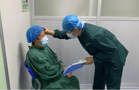 最先进的无刀飞秒激光白内障手术,飞秒激光治疗白内障有何后遗症