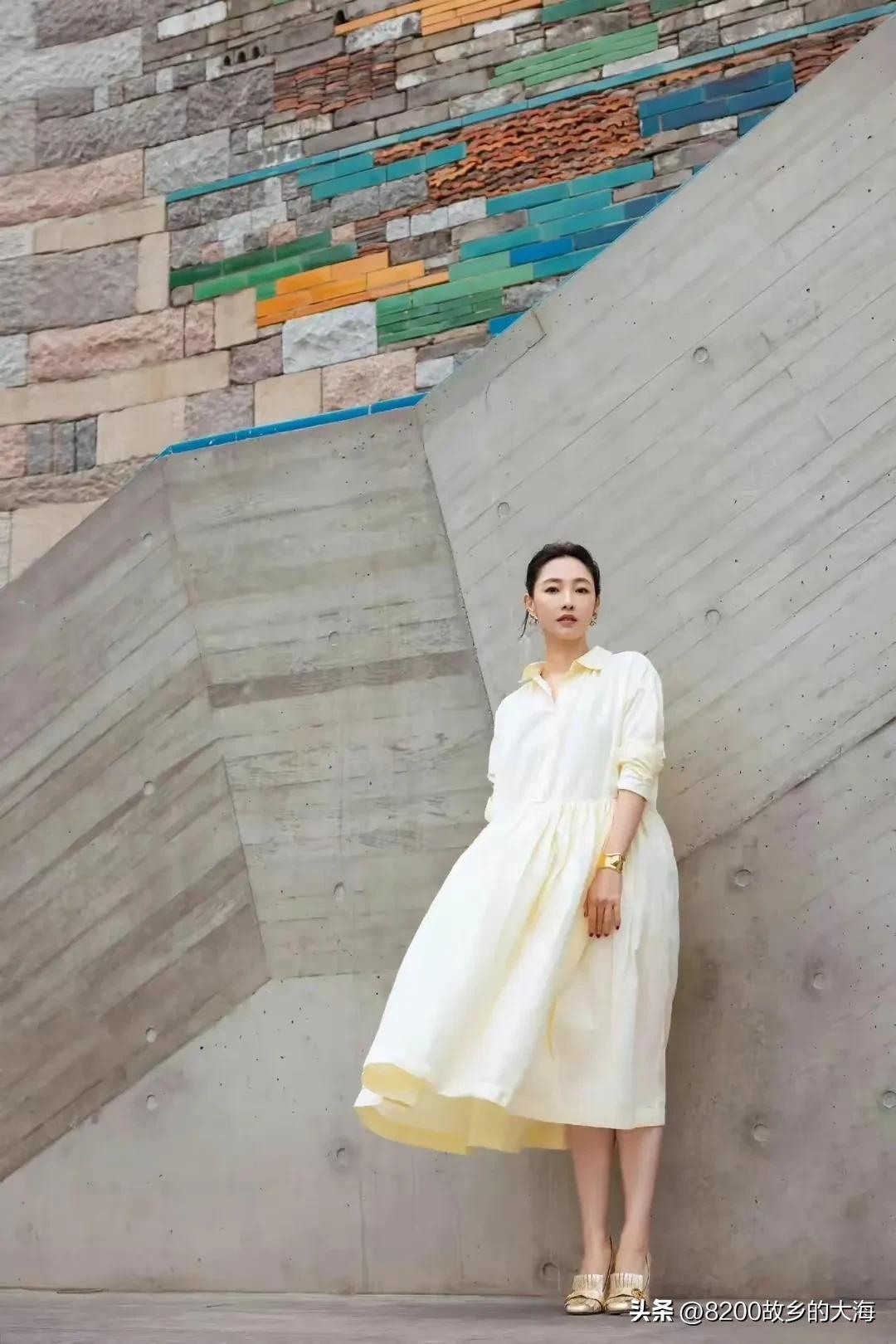 正是看荷花开的好时节,荷花盛开的季节便是人间好时节