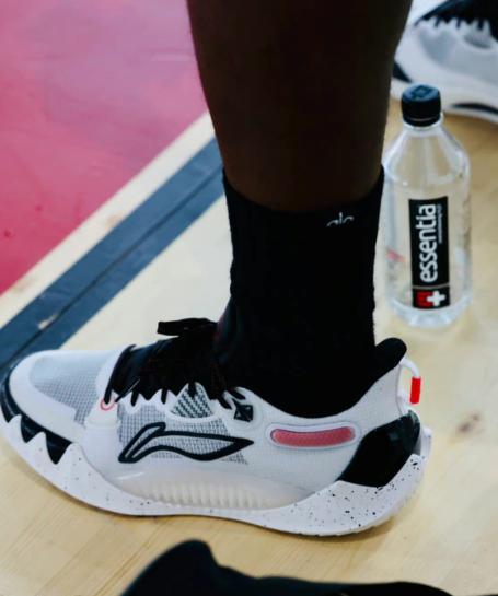 李宁幻影四哪个配色更值得入手,李宁韦德系列封锁