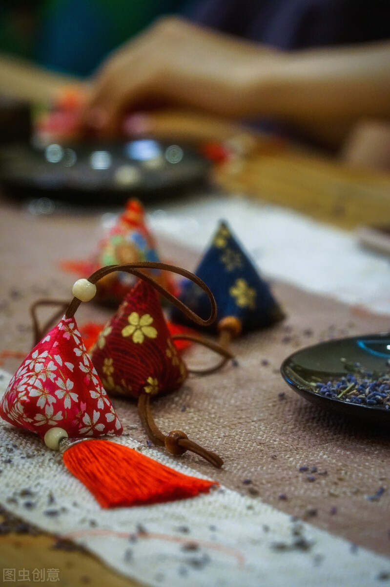 接姐过端午，癞蛤蟆躲端午的缘由，为什么有人能抓上千只癞蛤蟆？