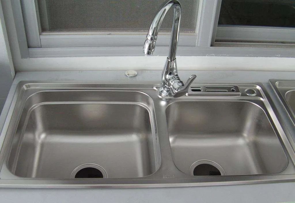 水槽黑边处理,水槽打什么胶不会发黑